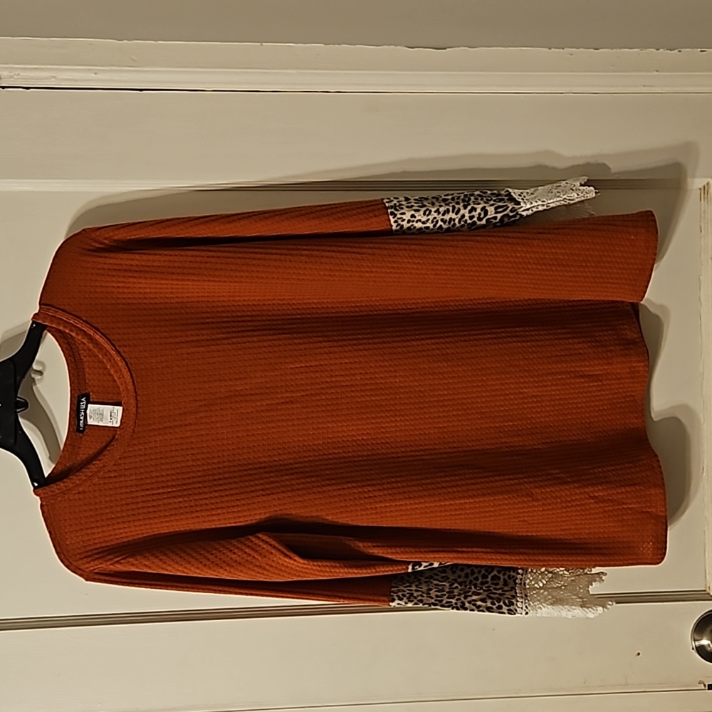 Long sleeve waffle knit shirt with leopard and lace detail